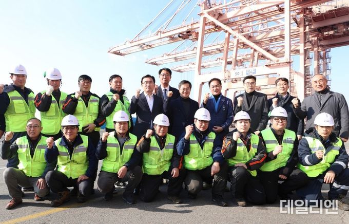 정장선 평택시장, 새해 첫 평택항 수출 현장 방문